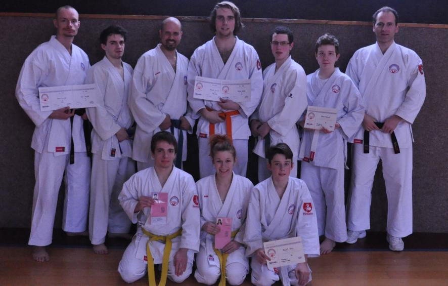 Tabulka umístění ve formách Mistr Adam Knajbl F 6 (Dan set) 2. místo Dalibor Mrňávek F 4 (Quarta set) 1. místo Jiří Michek F 3 (Tertia set) 3. místo Ondřej Michek F 3 (Tertia set) 4.