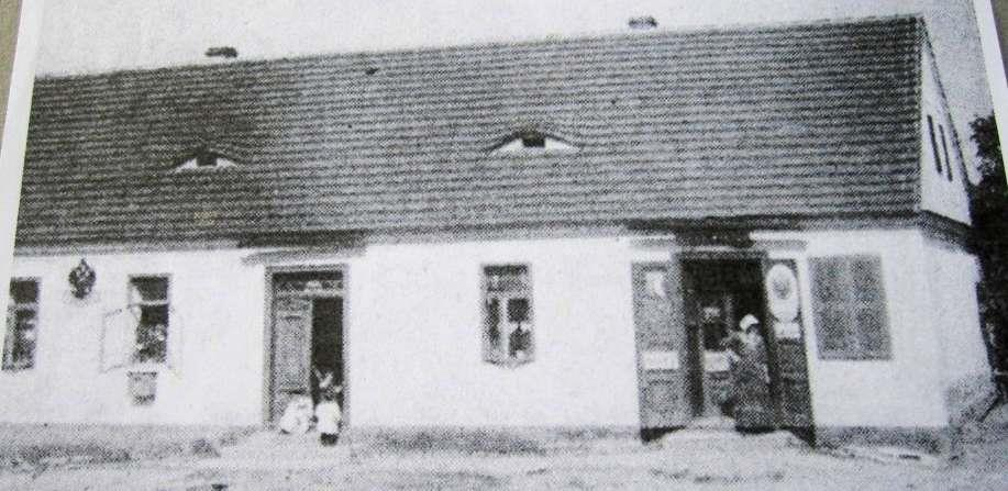 Chalupa č.p. 74 Směr na Kyšice poslední vlevo. 1869 objekt nestál 1890 Kodl Václav z Doubravky + Marie, děti Anna, dále Krauz František tchán + Dorota, dcera Anna.