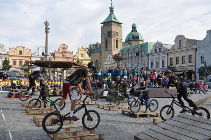 6. Osvětová kampaň Evropský den bez aut Příprava a realizace kampaně Evropský den bez aut. Akce připadající na 22.