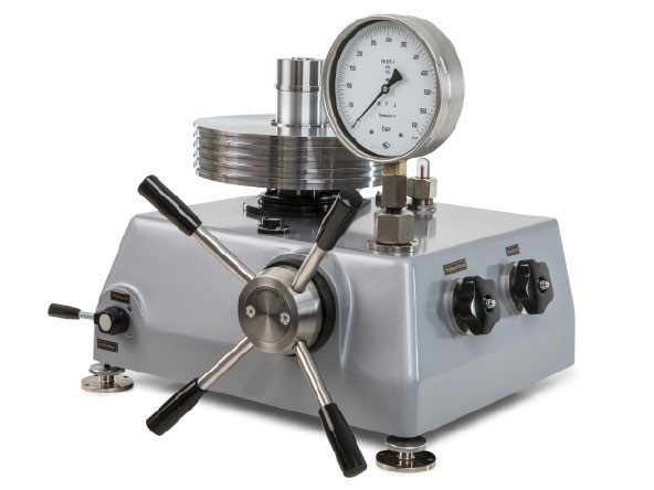 Primární etalony Pístové manometry Pístové manometry se hodí ke kvalifikovanému zkoušení, kalibraci a cejchování přístrojů pro měření tlaku.