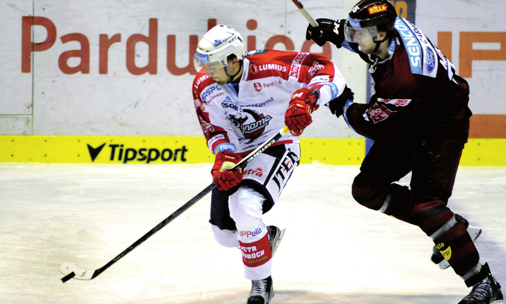 STRANA PONDĚLÍ. ZÁŘÍ Extraligový rozjezd Dynamo bodově nezvládlo PARDUBICE - Hokejisté pardubického Dynama vstoupili v pátek do nového ročníku extraligy.