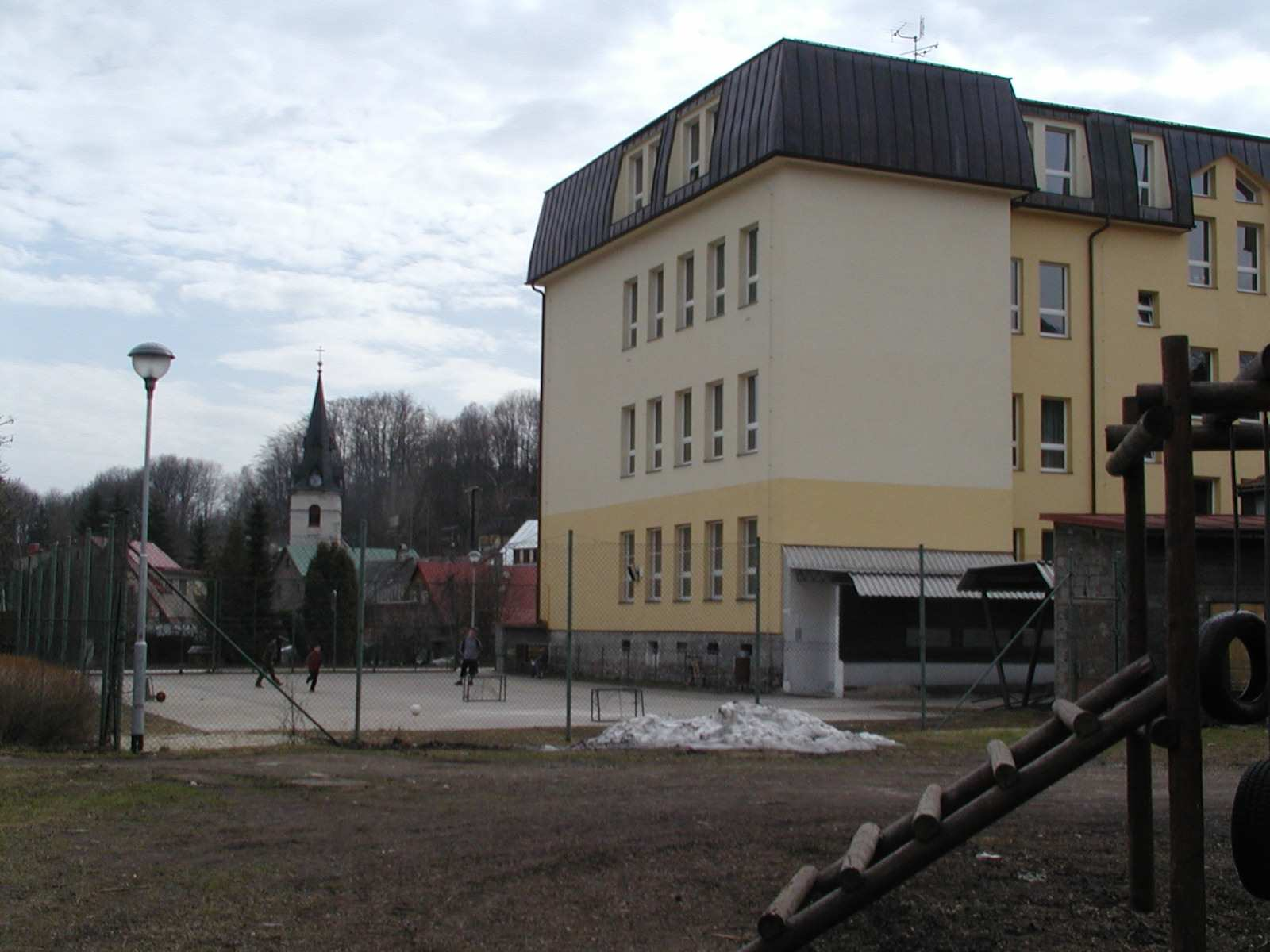VÝROČNÍ ZPRÁVA ŠKOLY 2012/2013 Základní škola a mateřská škola, Svoboda nad Úpou,okres Trutnov Kostelní 560, 542 24 Svoboda nad Úpou Tel. 499871109,731481922,739658655 tel.