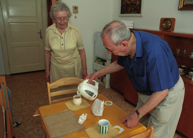 domov pro seniory domov pro seniory Domov pro seniory Dlouhodobá pobytová sociální služba je určená seniorům, kteří dosáhli věku rozhodného pro přiznání starobního důchodu a zároveň nemohou žít v