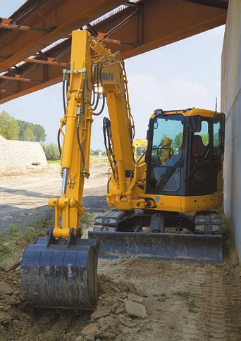 Výkon a ohleduplnost k životnímu prostředí Výkon a ekologie Model PC88MR-8 je vybaven motorem Komatsu ecot3, který splňuje požadavky norem EU Stage IIIA.