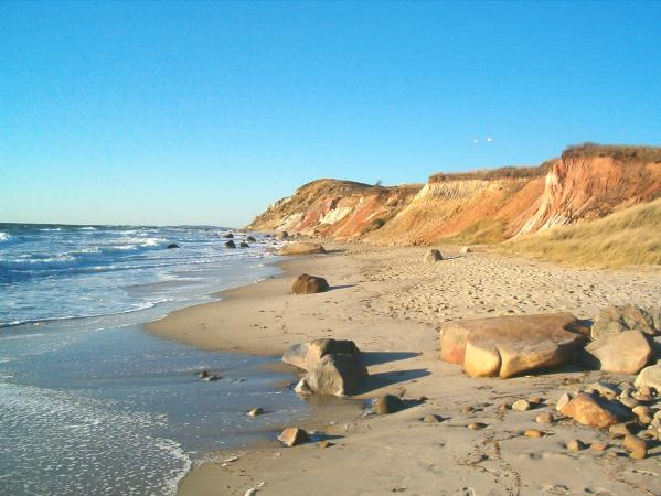 ESTUARIUM Anglicky: estuary, drowned river mouth, branching bay Estuarium je trychtýřovitě rozšířené ústí řeky v podobě mořského zálivu, které vzniká v oblasti působení dmutí, které zabraňuje