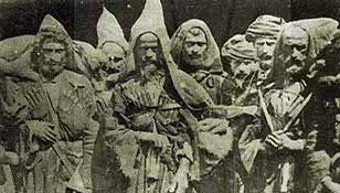 Přesuny obyvatel Přesuny byly používány k neutralizaci odporu Čerkesové: původně jedno z nejpočetnějších etnik Severního Kavkazu (1,5 mil.), z nich 1 mil.
