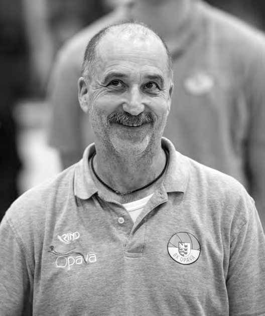 Petr Kivorchian Věřím, že letos máme na medaili Masér opavských basketbalistů Petr Kivorchian věří, že Opava má v letošní sezoně šanci na medaili. Letošní sezonu ale celkově považuje za zvláštní.
