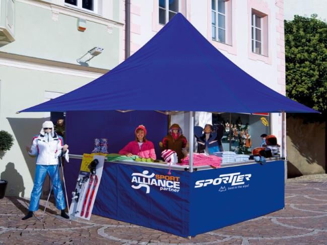 Stan MASTERTENT Shop : - stan Shop je ideálny a atraktívny predajný stánok - ochranu pri zlom počasí Vám poskytujú strešné výčnelky - veľký stan a bočné steny sú optimálne na reklamu Stan Shop s