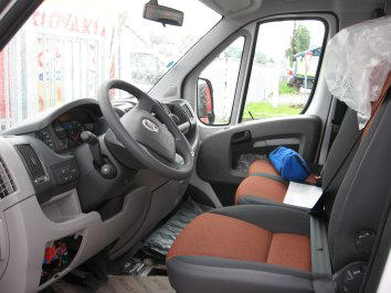 FIAT DUCATO 3,0 MultiJet 180k 35 L4 Kabína Objem valcov (cm3): 3 000 Max. výkon (kw/k): 130/177 pri 3 500 ot./min 