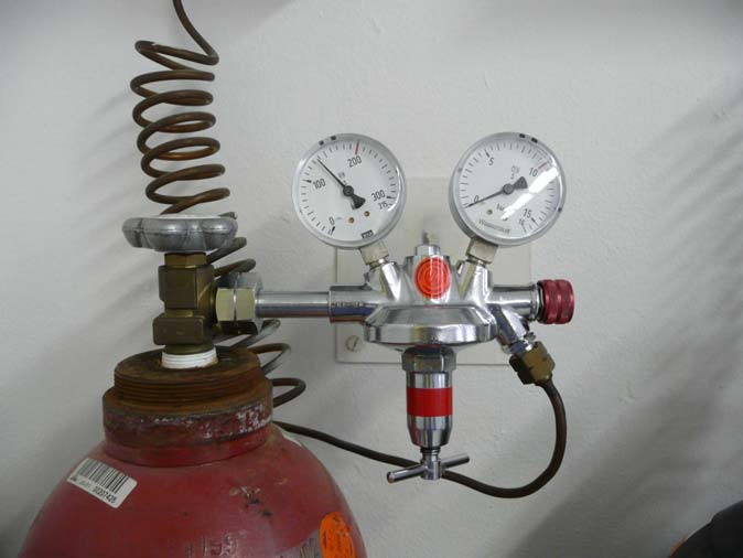 Zdroj nosného plynu 3 3 2 1 1 Tlakové láhve Redukční ventily