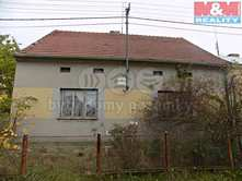 12 2) RD Strašice, okr. Rokycany Zděný přízemní dům po rekonstrukci ve velmi dobrém techn. stavu, 2+1,dílny, kolna, chlévy, inž.