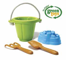 GREEN TOYS Green Toys igrače narejene iz 100 % reciklirane plastike. Ne vsebuje pehatelatov, BPA in PVC-ja.