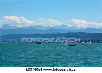 Zürich und Zürichsee An beiden Seeufern des Zürichsees gibt es Promenaden und Parkanlagen, die als Anziehungspunkte und