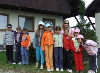 Týždeň plný zážitkov Naša škola v spolupráci s cestovnou kanceláriou MV Tour Trenčín zorganizovala pre žiakov tretieho ročníka školu v prírode s plaveckým výcvikom.