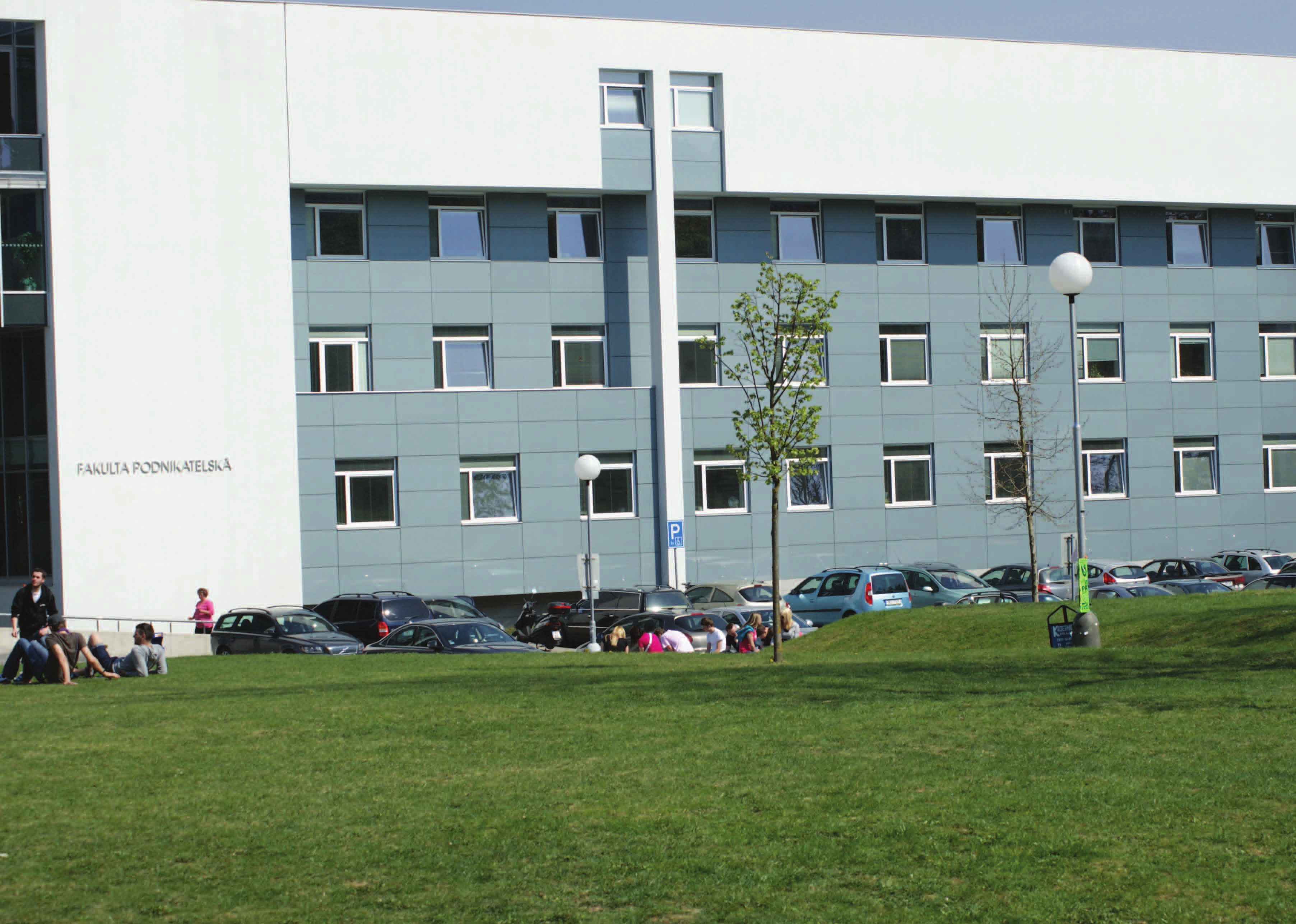 Posláním Fakulty podnikatelské je vychovávat ekonomy a manažery v akreditovaných studijních programech a programech CŽV.