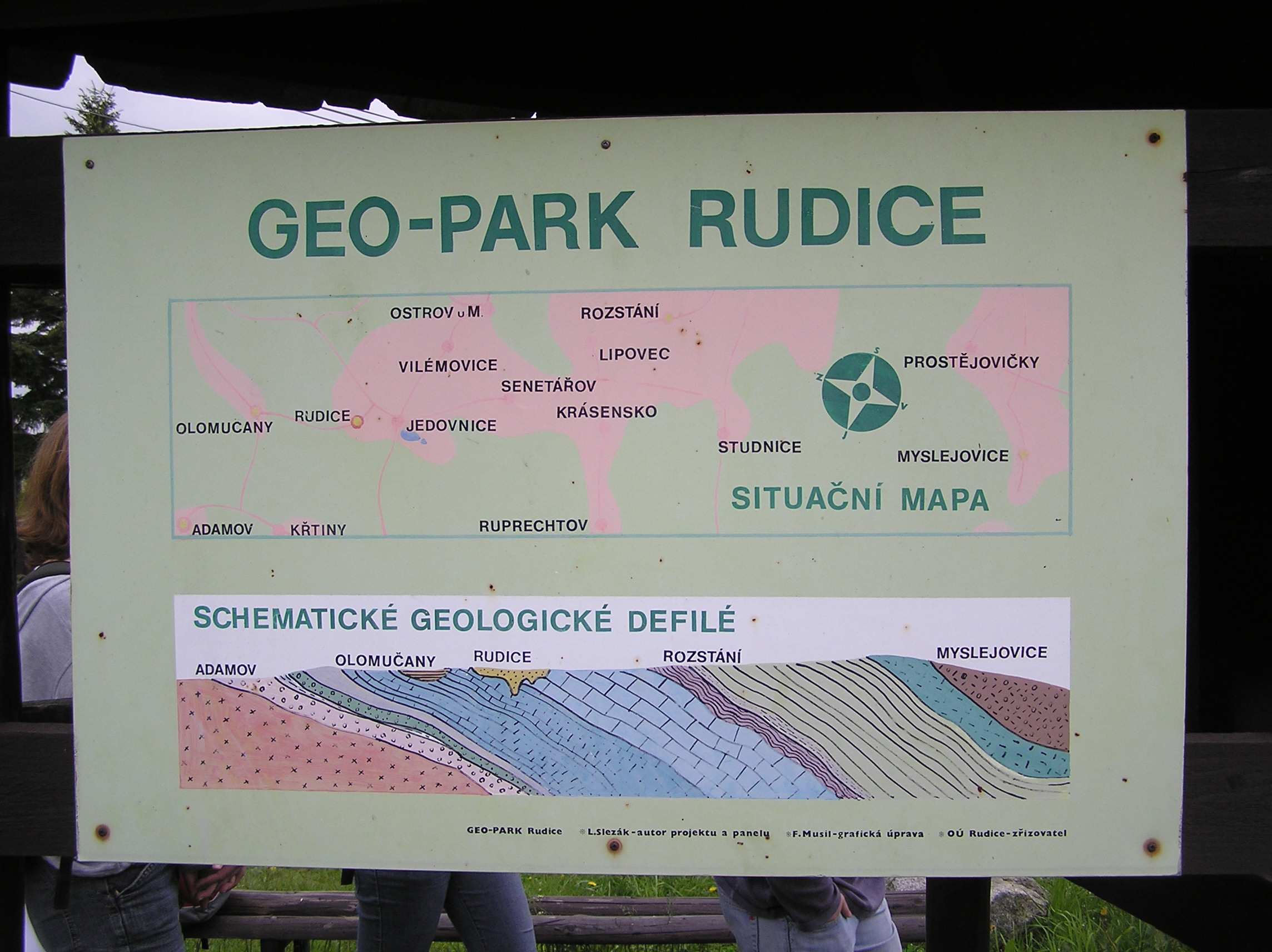 GEOMORFOLOGIE 1. Vysvětli geologické pojmy: kulm:..... devon:. křtinský mramor:... lažánecké vápence:.. 2. Ze kterého geologického období pocházejí vápence Moravského krasu? Odhadni jejich stáří.... 3.