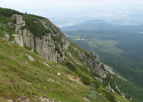 Klima Krkonoše jsou klasifikovány jako chladná klimatická oblast Typická je dlouhá, chladná a vlhká zima s dlouhodobou sněhovou pokrývkou (cca 6 měsíců)