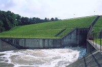 Čeřínek Kopec 49 22'32.23"N 15 26'6.91"E Vrch Čeřínek (761 m) s přírodním parkem stejného jména leží asi 10 km západně od Jihlavy a asi 5 km východně od Nového Rychnova.