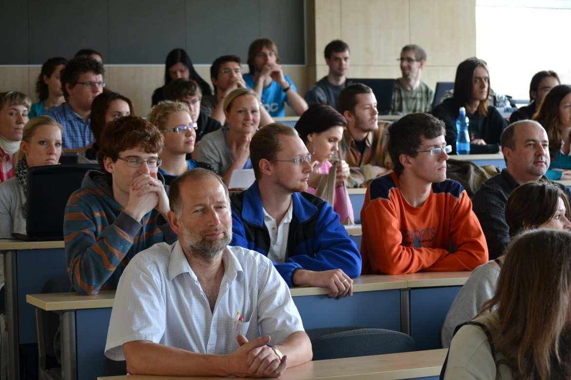 Foto z přednášky: Informační, kognitivní a interdisciplinární