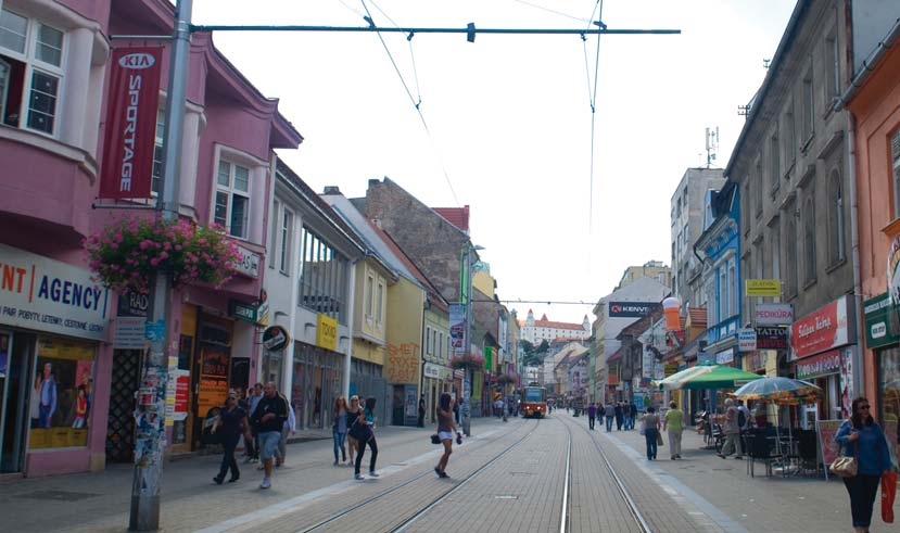 46 TECHNIKA A TECHNICKÉ OBJAVY Prečo máme elektrické zásuvky? Milí bádatelia, poobzerajte sa okolo seba. Kde všade využívate elektrickú energiu? Ako žili ľudia bez nej? Porovnajte život kedysi a dnes.