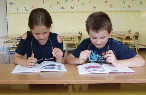 48 VESMÍR Čo sme sa naučili Milí bádatelia, učili sme sa veľa zaujímavého o vesmíre, zvuku, svetle aj strojoch, ktoré nám pomáhajú. Vyskúšame, čo ste si zapamätali.