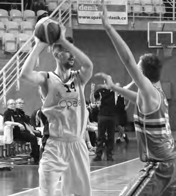 Martin Gniadek: Jindřichův Hradec byl hodně odevzdaný Opavští basketbalisté v sobotu zničili Jindřichův Hradec. Jedním z hráčů, kteří byli hodně vidět, byl domácí pivot Martin Gniadek.
