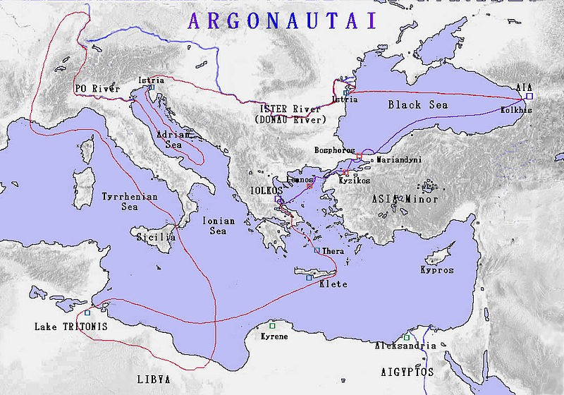začalo se se stavbou lodí a shromažďováním vojska Kassandra však začala věštit, co Trójany čeká, vyplují-li do Řecka Argonauti: podle mytologie mořeplavci, kteří