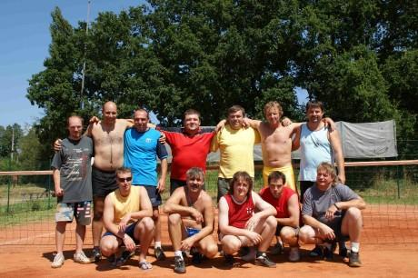 Váţení sportovní přátelé! Zprávy z TJ Úslavan Ždírec V měsíci červnu se v naší organizaci událo několik zásadních věcí. Na členské schůzi konané 20.6.