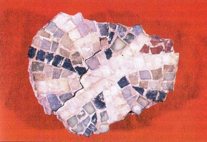Obr. 22. Mozaika z frigidaria s vyobrazením mořských hadů. Obr. 23.