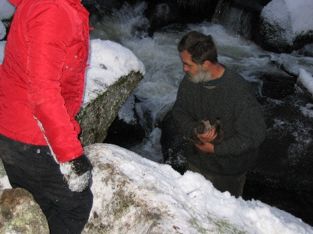 Vydra z Vydry Dobrodružnou záchrannou akci zažili koncem listopadu provozovatelé Turnerovy chaty, která stojí na břehu řeky Vydry.Takhle o tom vyprávějí.