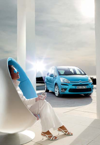 OSVIEŽOVAČE VZDUCHU Čo keby ste do vášho Citroënu C4 Picasso alebo rozptýlili príjemnú vôňu? Jemné vône integrované do ventilačného systému vášho vozidla vám spríjemnia cestovanie.