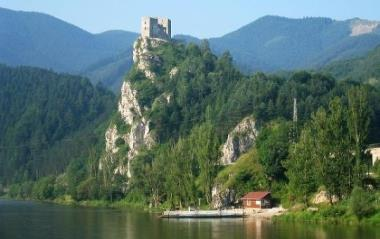 5. Na obrázkoch máš vyobrazené niektoré atraktívne miesta na Slovensku. Spoj, čo patrí k sebe.