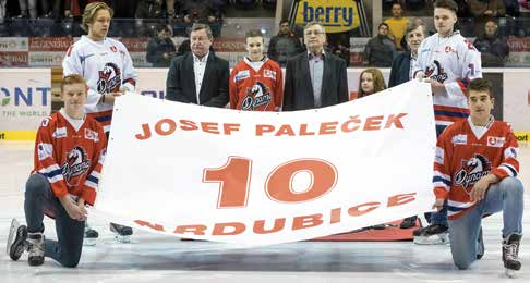 Josef Paleček: Je pro mě ctí mít svoje jméno pod stropem Výroční extraligové kolo odehrálo Dynamo proti Karlovým Varům.