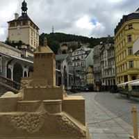 Pískové sochy v lázeňském centru města ve městě vyrostly tři sochy z písku na téma Karel IV. vysoké cca 4 m (socha Karla IV.