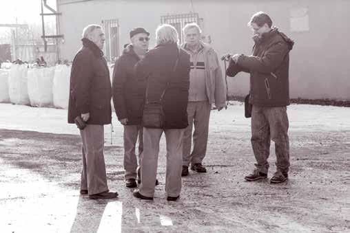 III Prohlídka kasáren, foto: Jiří Valtera ml. Poděkování Autorovi výstavy panu F. Procházkovi, Danielu Dvořákovi za přípravu a organizaci vernisáže, vzácným hostům p. J. Sedlmajerové, p. B.