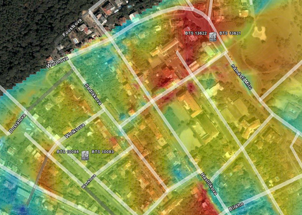 Realizace Obr. 29: Mapa pokrytí měřené oblasti (výřez) Pro zvýraznění pokrytých oblastí jednotlivými vysílači byly data zpracovány do podoby zobrazené na Obr. 30.