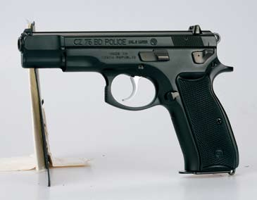 CZ 85 B CZ 85 B je provedení pistole CZ 75 B s oboustrannými ovládacími prvky.