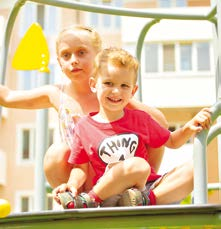 Dětská hřiště Kolotoče Nabízíme jednoduché kolotoče na kovovém podstavci, které jsou v mateřských školách mimořádně oblíbené.