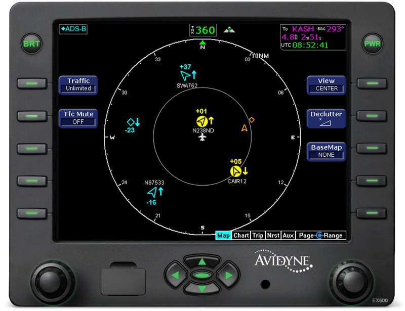 Zobrazení slouží pilotovi k dobré orientaci a informovanosti o okolních letadlech ve vzdušném prostoru.