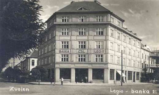 61. Zástavba Hviezdoslavovej ulice, vpravo severozápadná strana v pozadí s budovou Legiobanky, 1920.