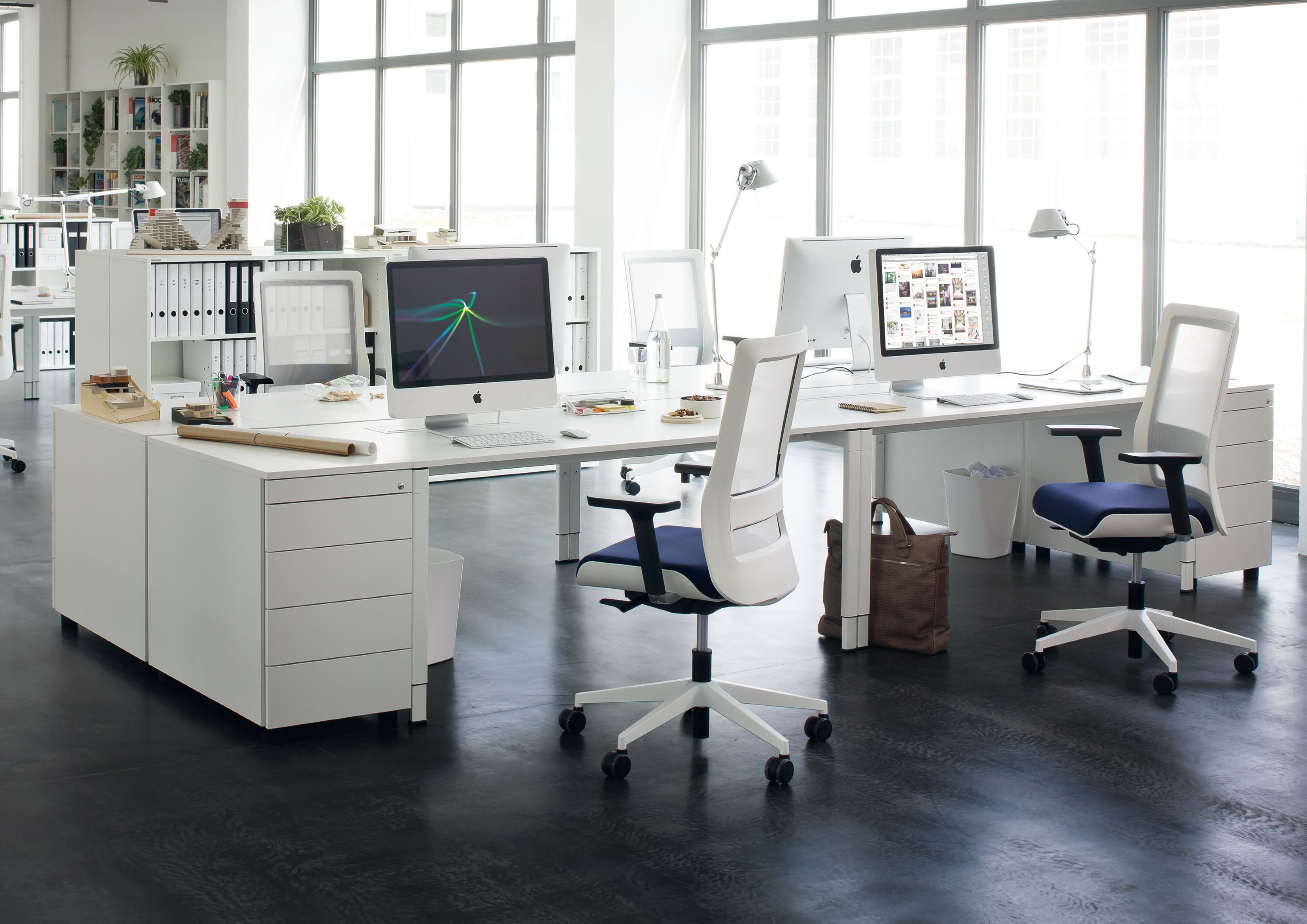 veron Design stolů veron je moderní a bez kudrlinek, vedení linií je měkčí a oblejší než je mnohdy obvyklé.
