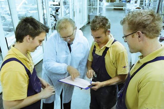 Zapojíme naše znalosti, zkušenosti a zázemí pro rozšíření vašich možností a naplnění cílů Znalosti Zkušenosti Zázemí pro multidisciplinární řešení pro praktická řešení pro kvalitní řešení.