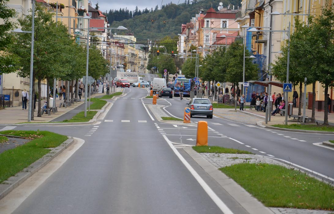 Průtah městem včetně dopravních opatření II/215, směr Velká Hleďsebe 215 Sledovaná část průtahu II/215 Mariánské Lázně Chebská křižovatka II/230, směr Bečov nad Teplou Úšovická křižovatka 230 1.