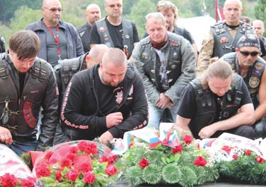 6 28.9.2015 KALINOV. O tom, že si Kalinovčania aj dnes vážia svojich osloboditeľov, ktorým pri príležitosti 20.