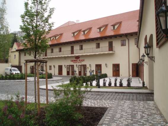 CW Property & Asset Management Spravujeme nemovitosti v Čechách 17 roků a na Slovensku 7 let Others; 3 57 zaměstnanců v property managementu