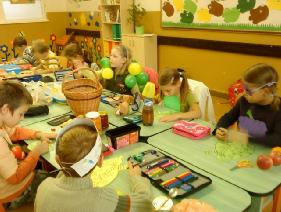 Ovocný deň príprava ovocných šalátov projekty a referáty o ovocí pracovné listy s názvom Vitamínová
