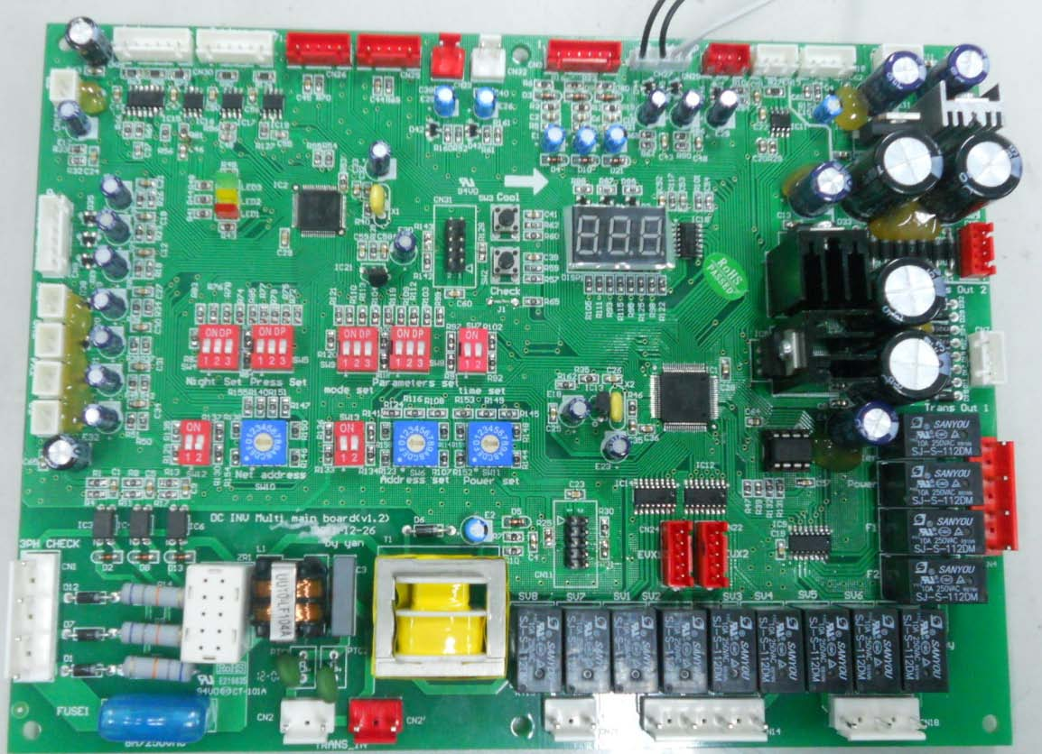 2 1. PCB venkovní a vnitřní jednotky Nový CMV systém řídicí systém 1.1 Hlavní řídicí deska venkovní jednotky 1.1.1 Pohled na PCB venkovní jednotky 12 3 4 5 6 7 8 9 10 11 13 14 33 2 15 32 16 17 1 31 30 24 23 26 25 20 21 22 19 18 29 28 27 Č.