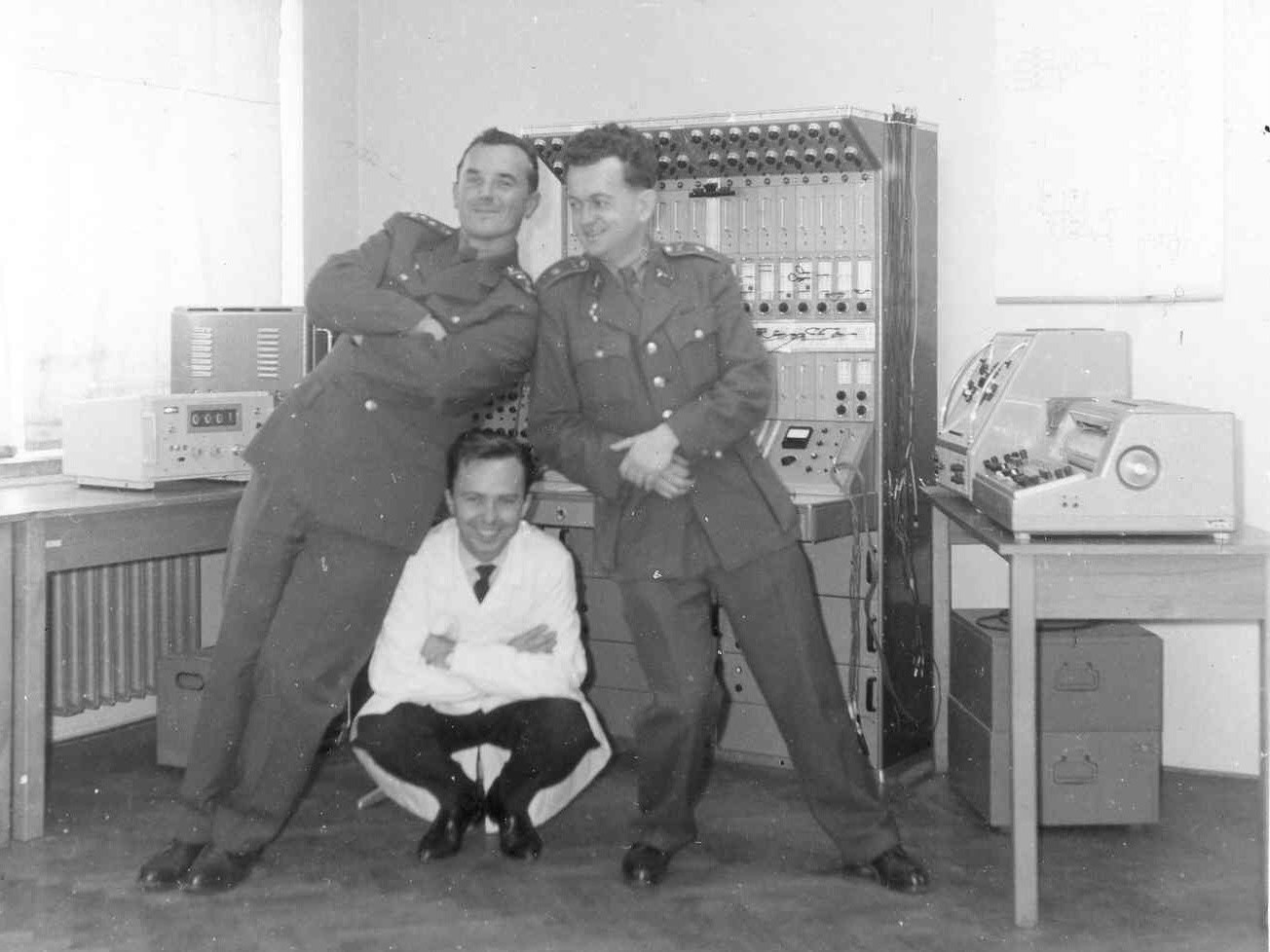 Historie AP na VA v Brně. Výuka počítačů se na VA v Brně, jako na jediné vysoké škole u nás, prováděla od jejího zřízení v roku 1951.