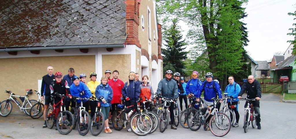 CYKLISTICKÁ VYJÍŽĎKA KOLEM MORAVICE - 10. ROČNÍK Sníh z polí a zimní čas je nenávratně pryč a jarní sluníčko se stále častěji a intenzivněji objevuje na obloze a hřeje svými paprsky.