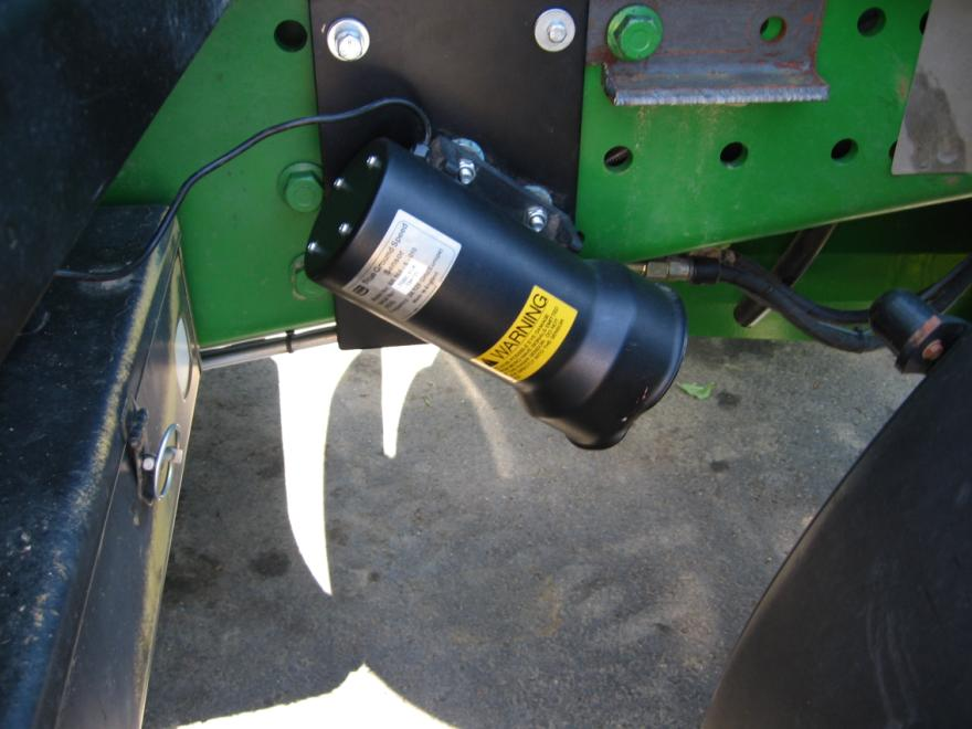 4.4.2 Měření skutečné rychlosti Pro měření skutečné rychlosti byl na rám traktoru John Deere 6920S namontován radar RDS TGSS (viz Obr. 20). Charakteristika radaru je uvedena v Tab. 1.